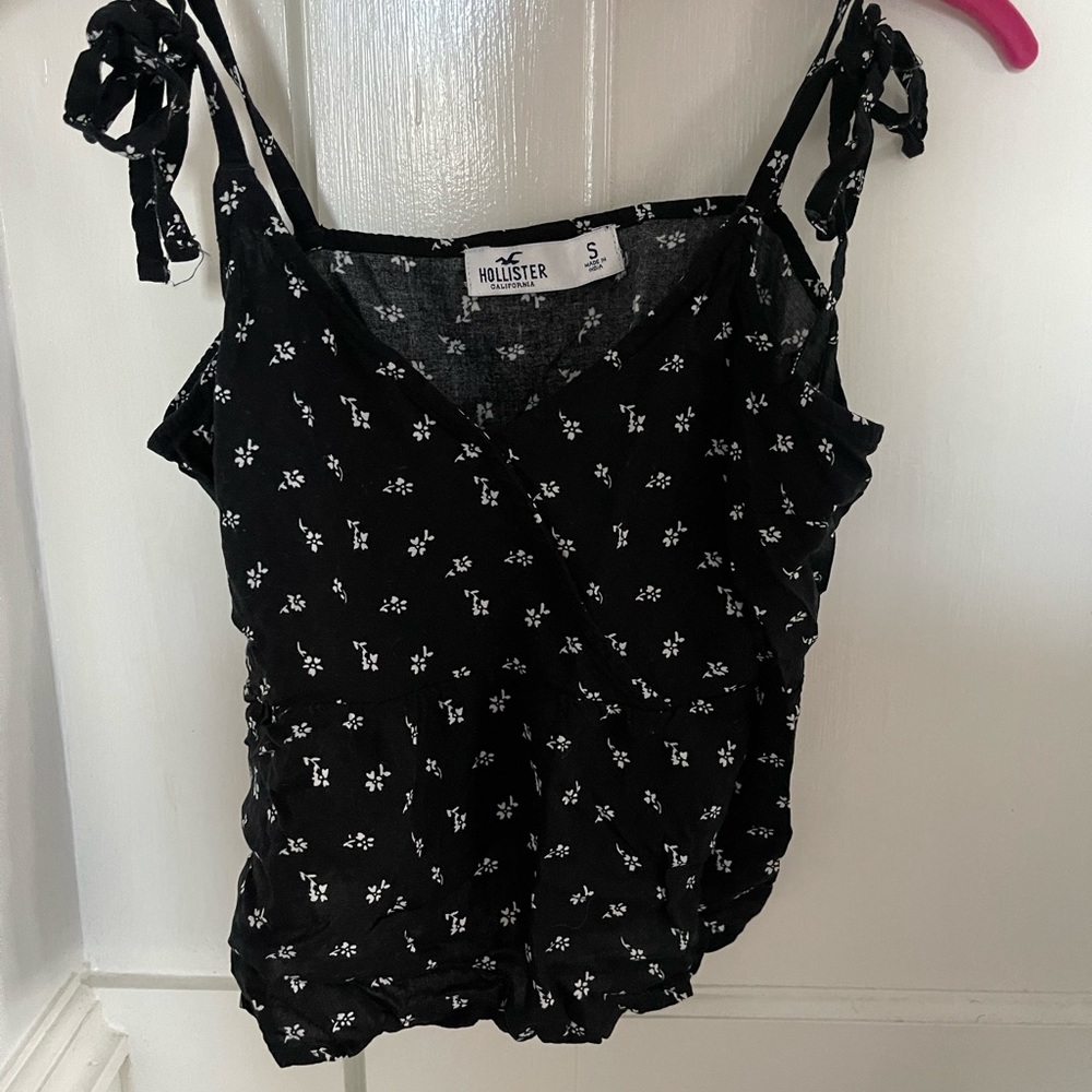 Holister black cropped tank with small white flowers
